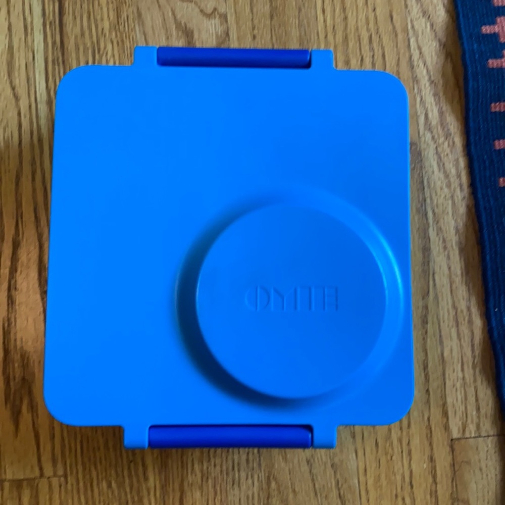 Omie bento lunch box